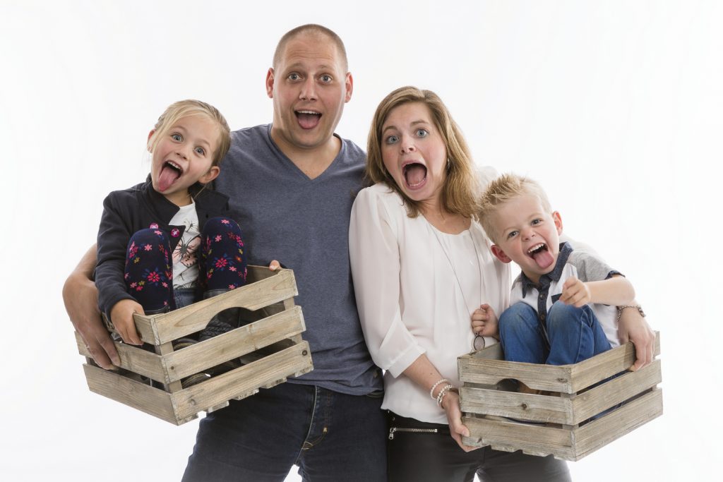 Familie fotoshoot Familie Lipman in de studio met witte achtergrond