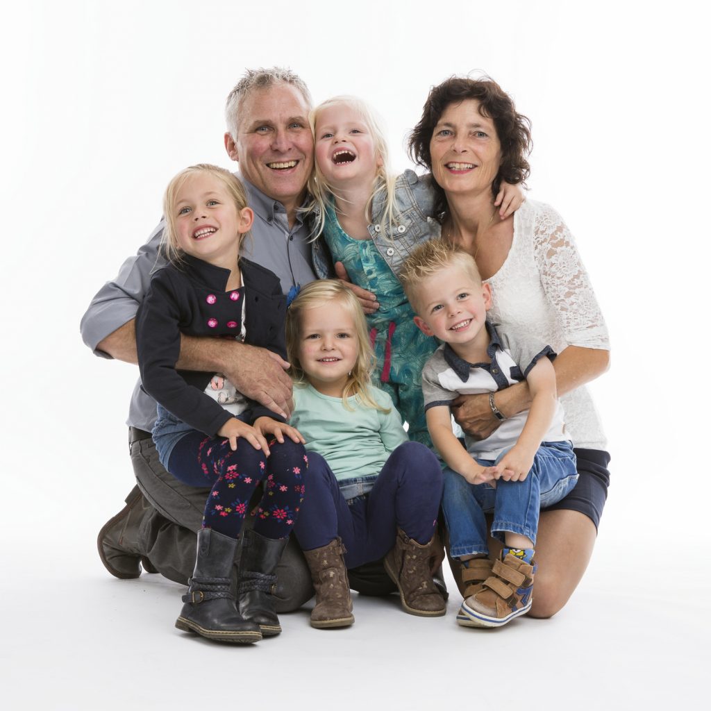 Familie fotoshoot Familie Lipman in de studio met witte achtergrond