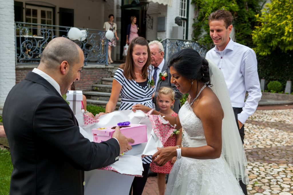 Bruidsreportage Ali en Tamara felicitatie Kasteel Groot Buggenum