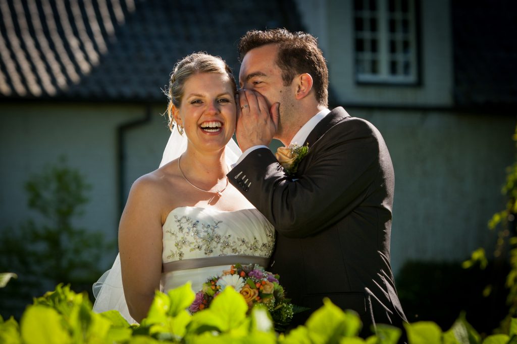 Bruidsreportage William en Valerie in de tuin van Kasteel Groot Buggenum