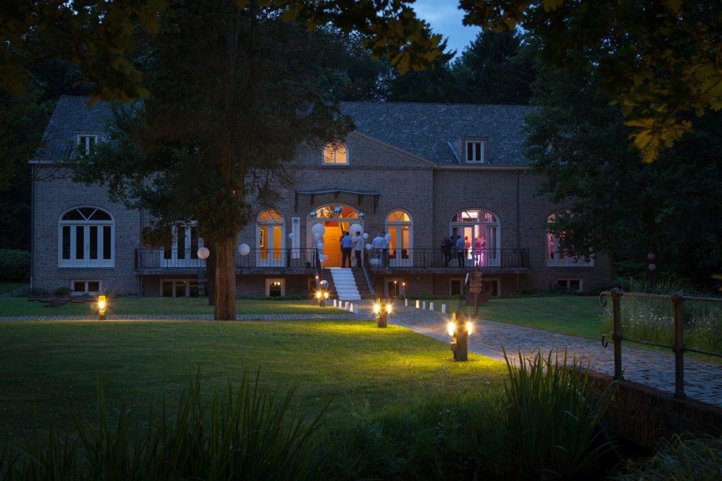 Bruidsreportage Willem en Robin avondfoto feestlocatie Chateau de Raay