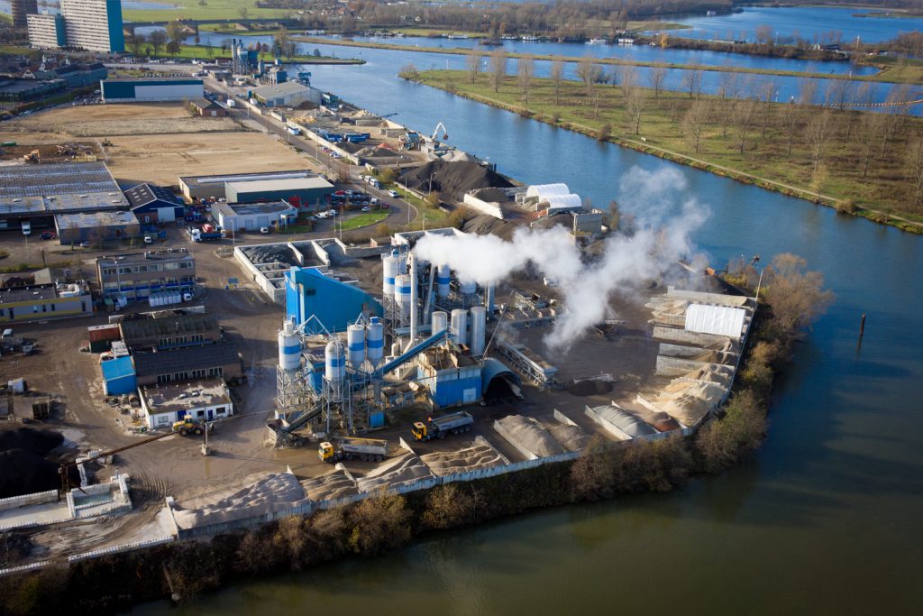 Luchtfoto Asfaltfabriek