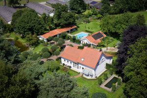 Luchtfoto voor de verkoop van een huis makelaardij