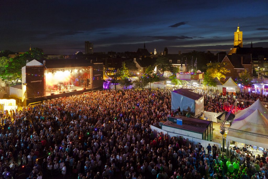 Hoogtefoto Zomerparkfeest hoofdpodium