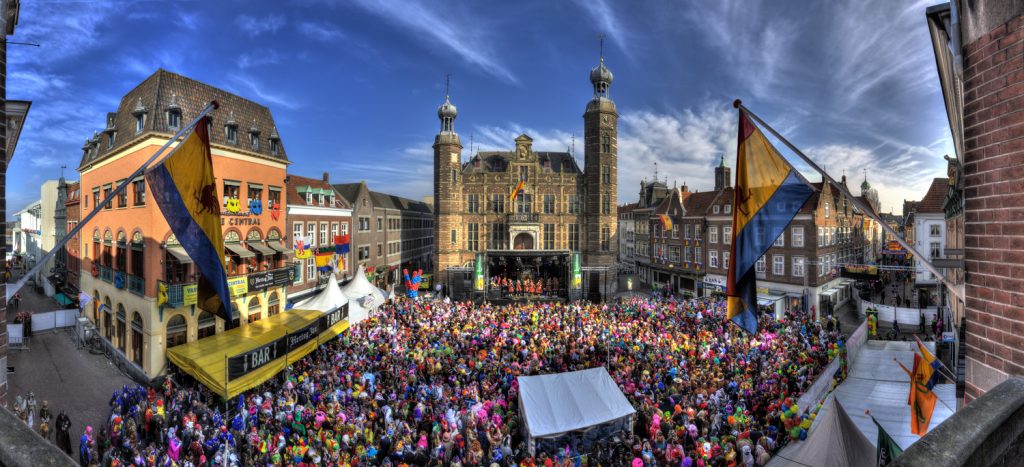 Hoogtefoto panorama Carnaval Boetegewoene Boetezitting